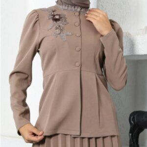 NWT  Women's Brown Blazer with Floral Detail size 48 EUR, fits smaller PTP 17.5"